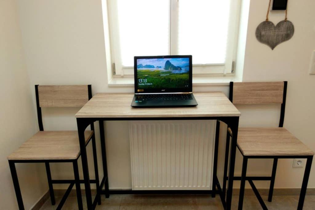 Pearl Studio Apart - King Bed - Netflix - Projector - Fast Wi-Fi トリーア エクステリア 写真