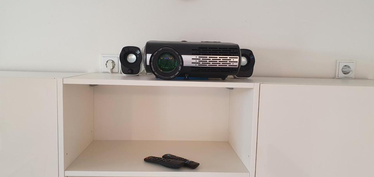 Pearl Studio Apart - King Bed - Netflix - Projector - Fast Wi-Fi トリーア エクステリア 写真